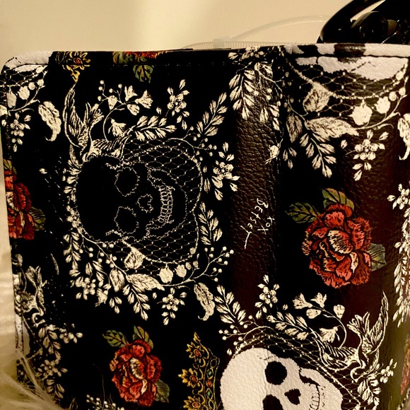 Betsy Johnson Zippered Wristlet Wallet, Black,  Skulls, Crowns & Flora, NEW - Picture 3 of 11